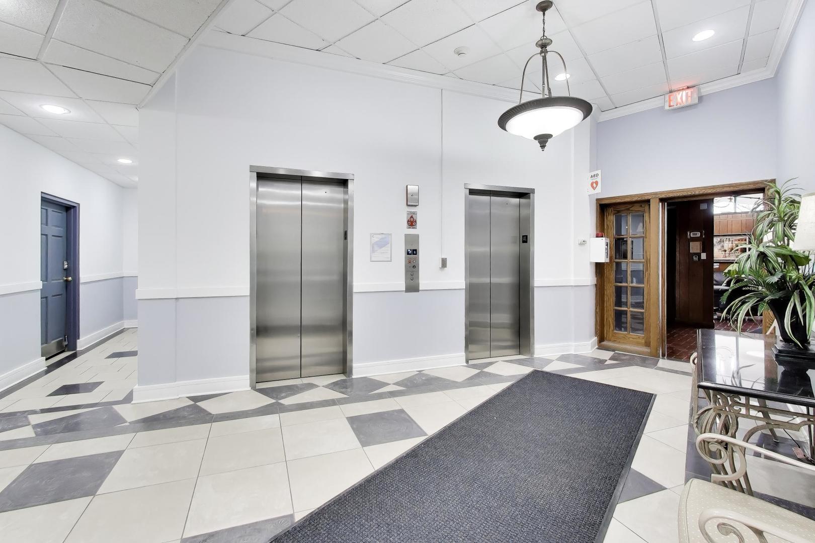 40 North Tower Road, Unit 4F Oak Brook, IL 60523 - Photo 3 of 32