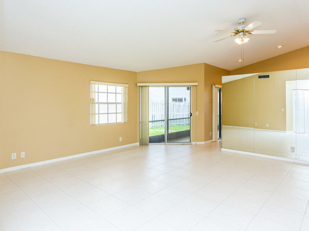 1467 Garden Road Weston, FL 33326 - Photo 12 of 30 B4-DSC 9534-017-013