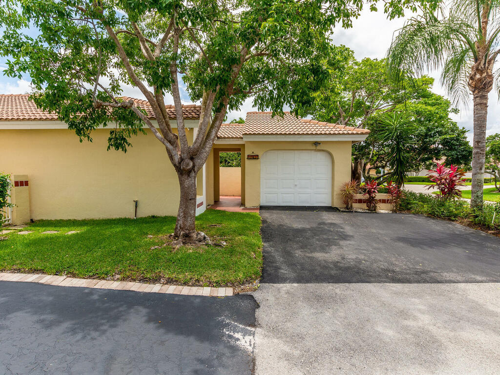 1467 Garden Road Weston, FL 33326 - Photo 3 of 30 A3-DSC 9519-003-015