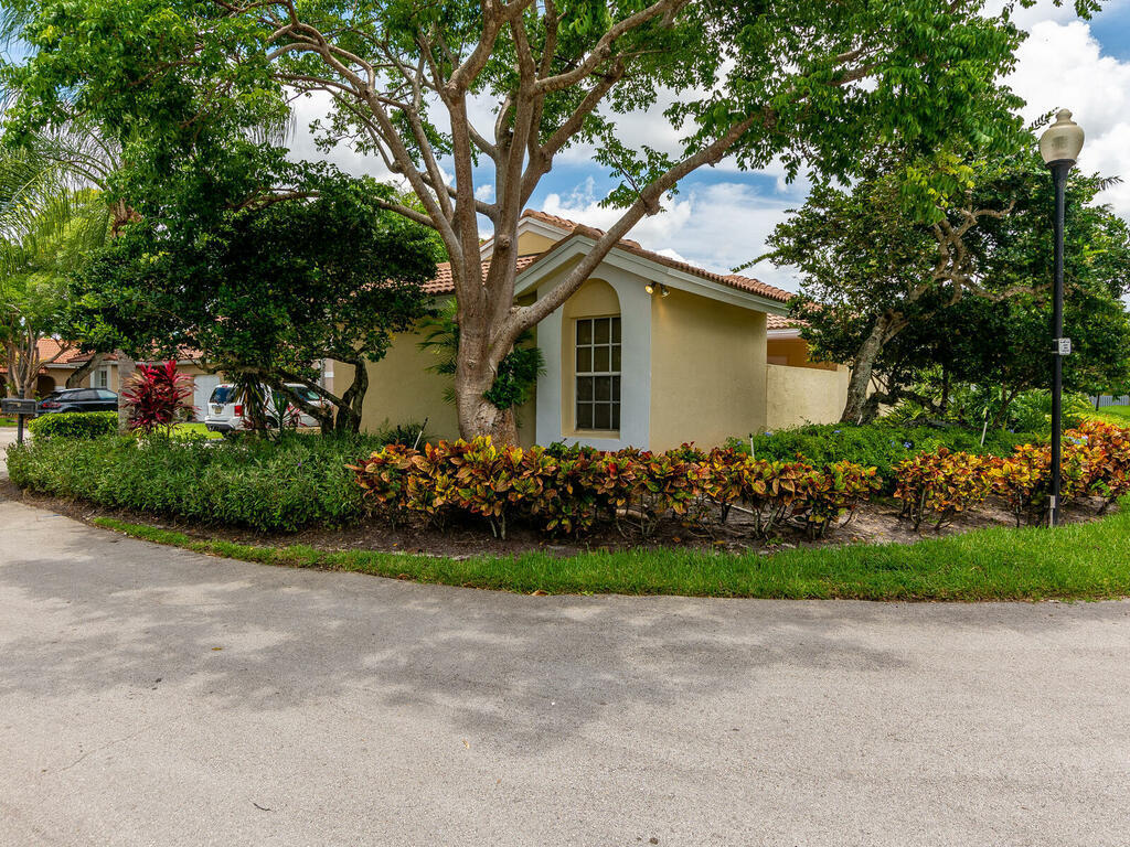 1467 Garden Road Weston, FL 33326 - Photo 6 of 30 A6-DSC 9522-005-009