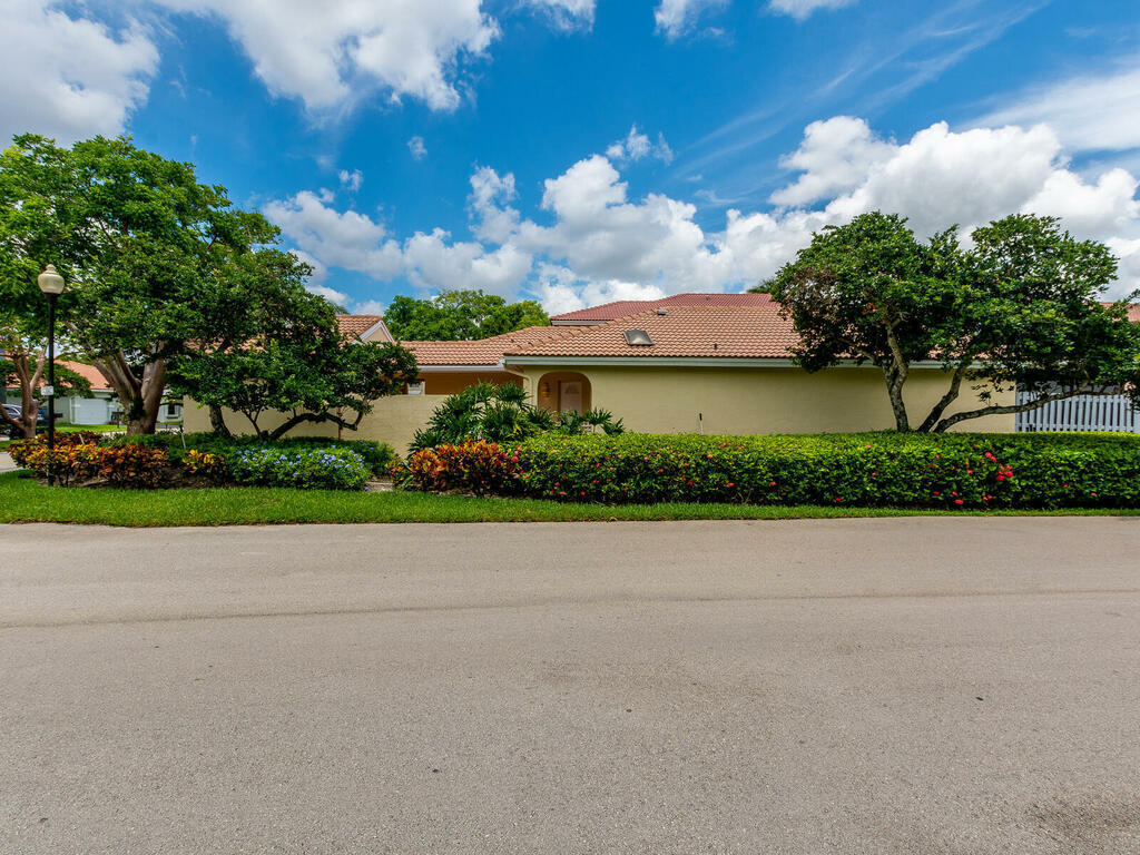 1467 Garden Road Weston, FL 33326 - Photo 7 of 30 A7-DSC 9523-006-007