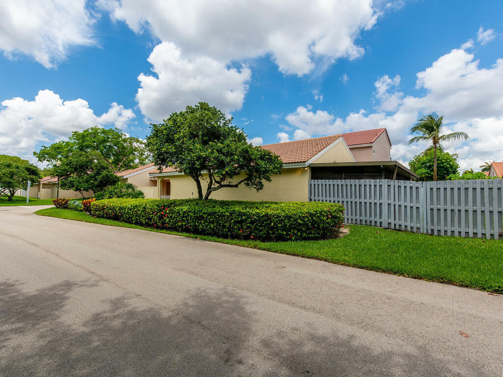 1467 Garden Road Weston, FL 33326 - Photo 8 of 30 A8-DSC 9524-007-006