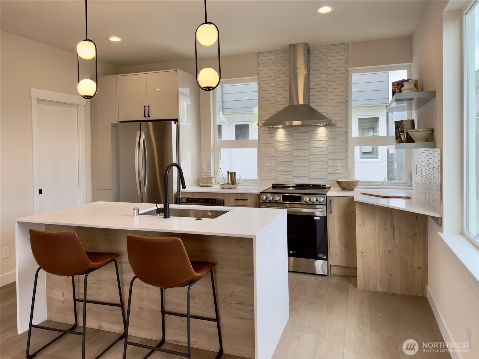 6945 42nd Avenue South Seattle, WA 98118 - Photo 3 of 17