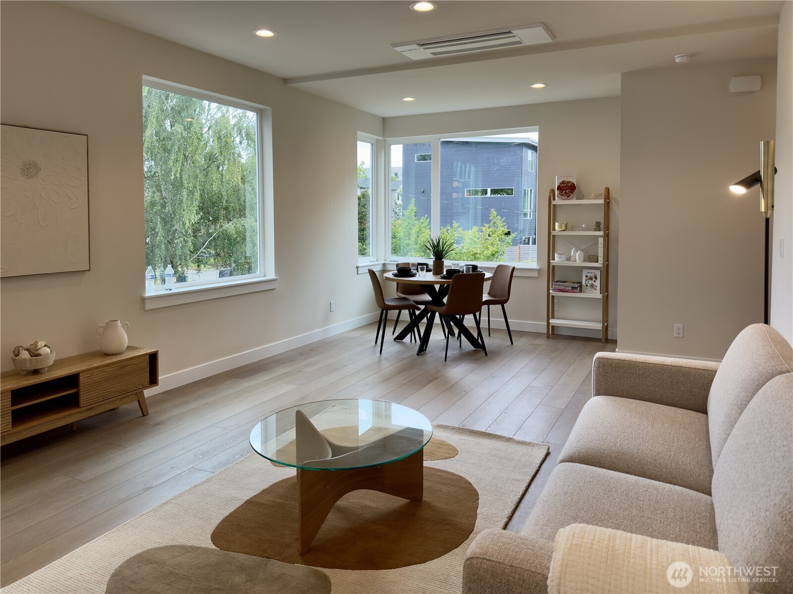 6945 42nd Avenue South Seattle, WA 98118 - Photo 4 of 17