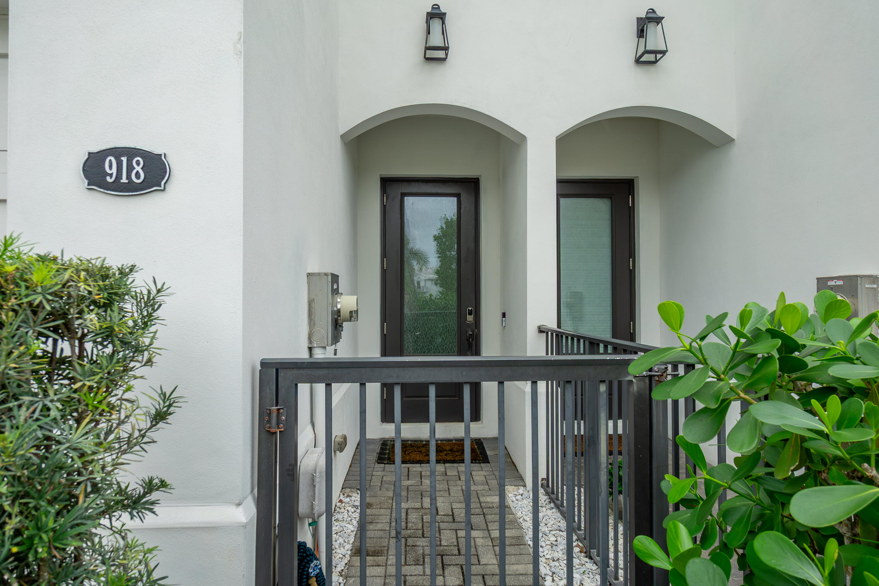 918 St George Boulevard Delray Beach, FL 33483 - Photo 2 of 36 DSC02831