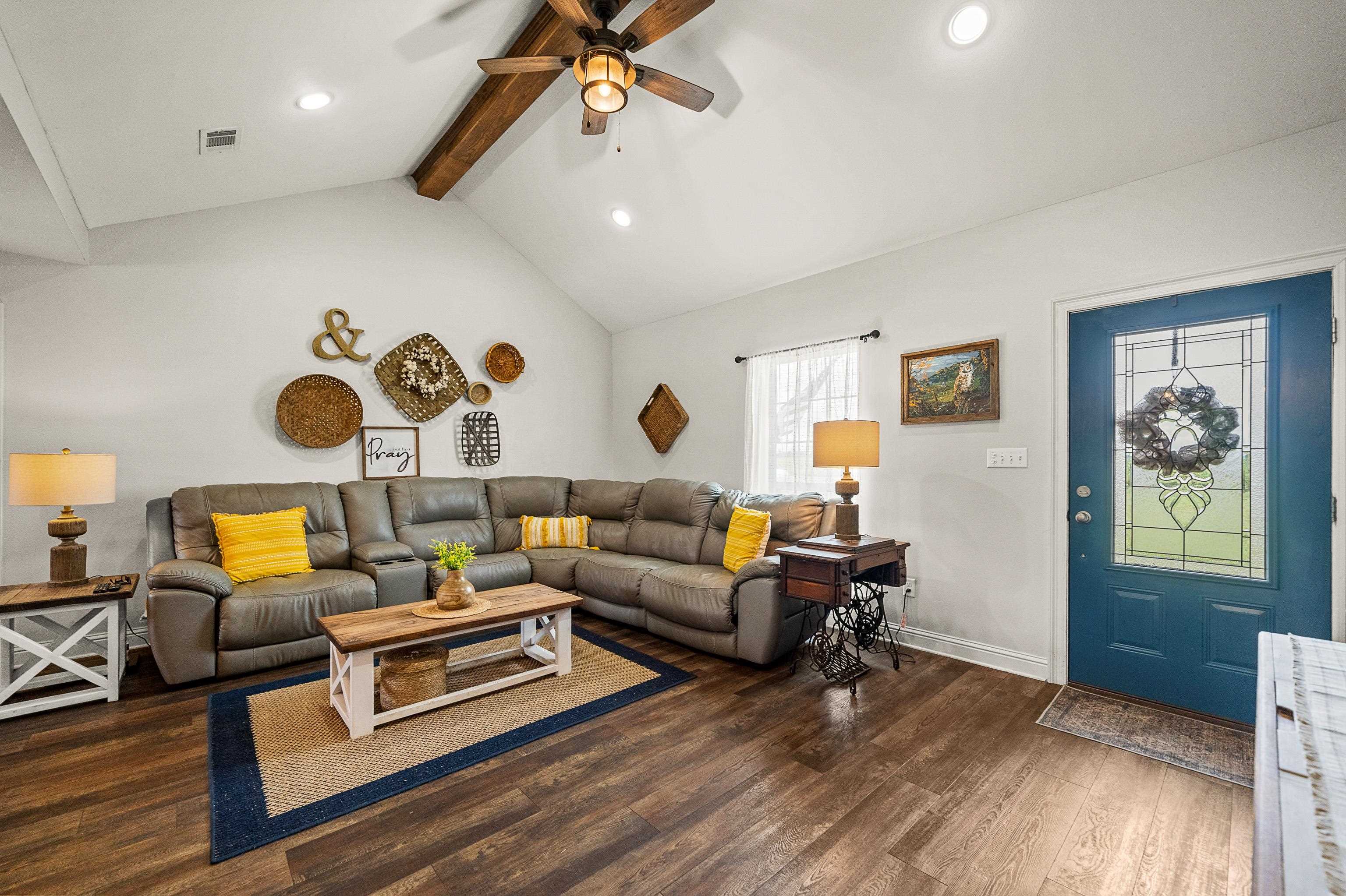 25212 Reeves Lane Elberta, AL 36530 - Photo 5 of 28 Living Room