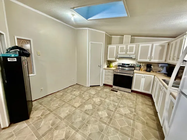 $249,000 | 225 Sugar River Drive, Claremont, NH 03743