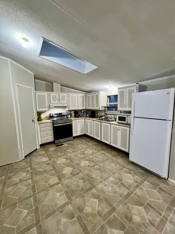 $249,000 | 225 Sugar River Drive, Claremont, NH 03743