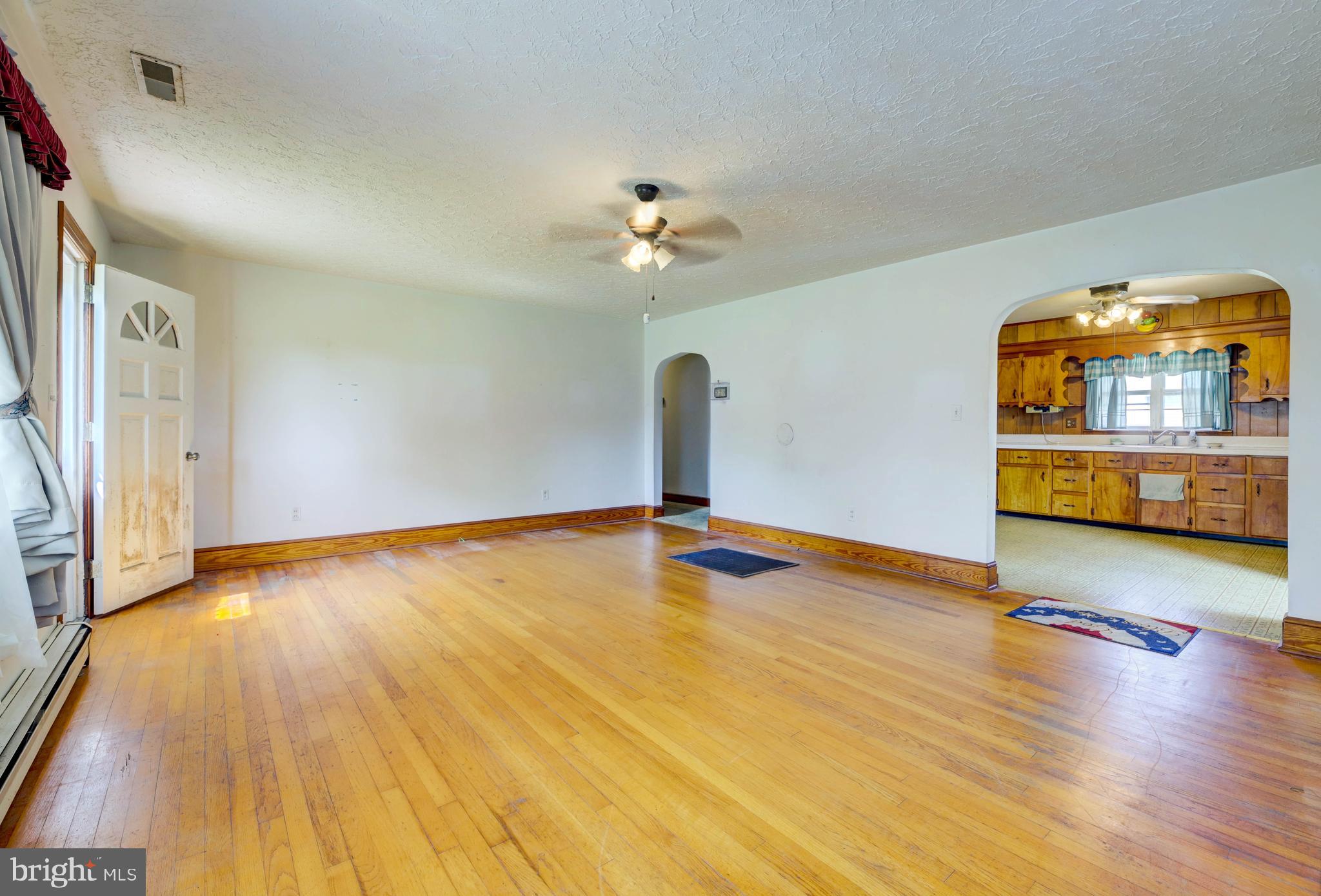 5422 Moose Lodge Road Cambridge, MD 21613 - Photo 3 of 27 Living Room