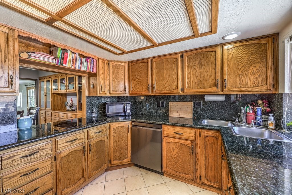 3265 South Lindell Road Las Vegas, NV 89146 - Photo 14 of 38 Gallery Image 14