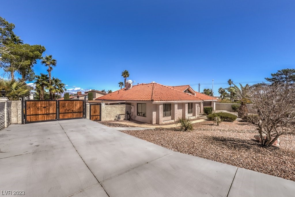 3265 South Lindell Road Las Vegas, NV 89146 - Photo 3 of 38 Gallery Image 3
