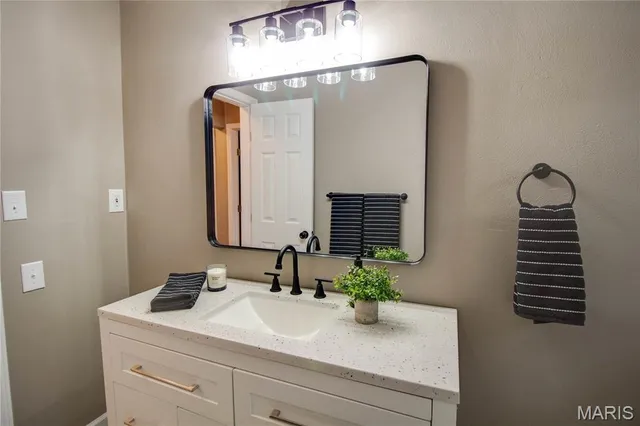 $225,000 | 321 Mercury Drive, Godfrey, IL 62035