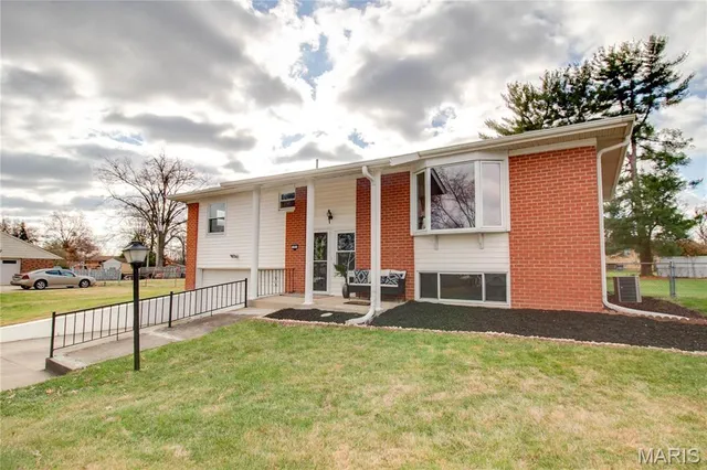 $225,000 | 321 Mercury Drive, Godfrey, IL 62035