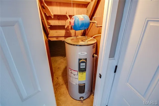 $225,000 | 321 Mercury Drive, Godfrey, IL 62035