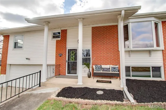 $225,000 | 321 Mercury Drive, Godfrey, IL 62035