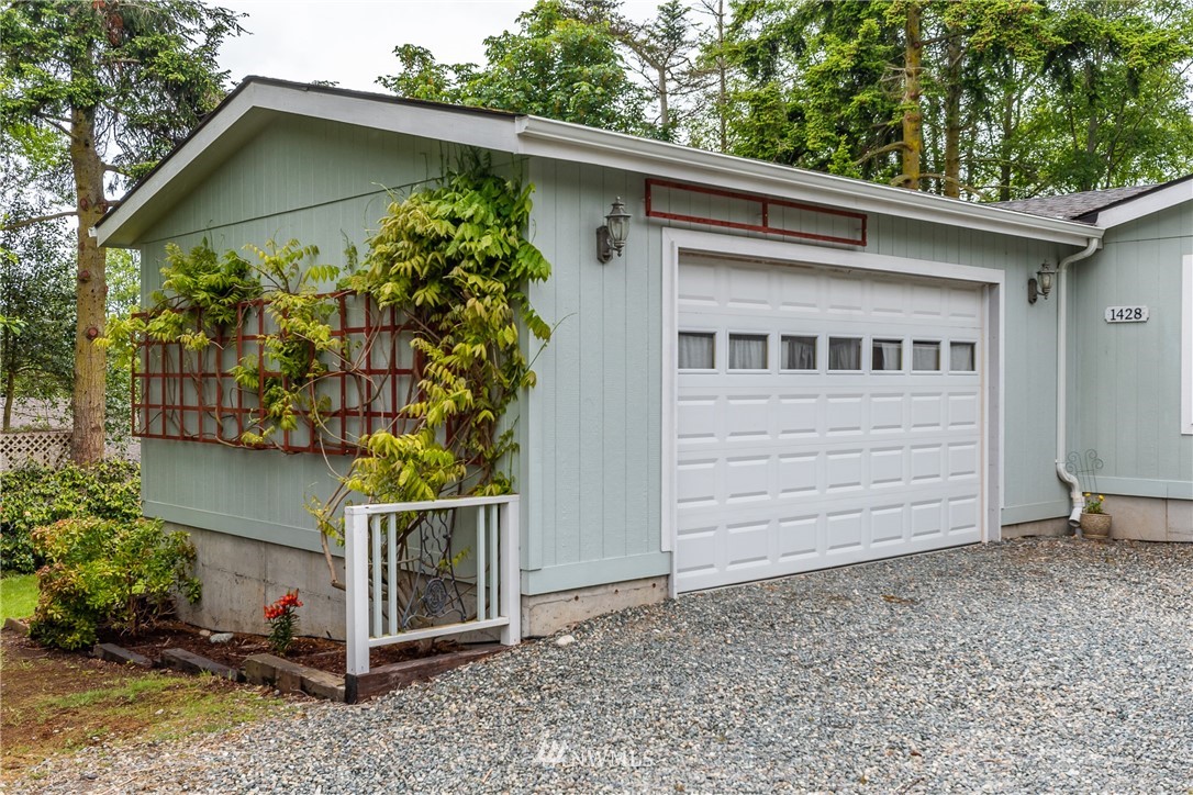 1428 North View Road Oak Harbor, WA 98277 - Photo 2 of 32 Gallery Image 2