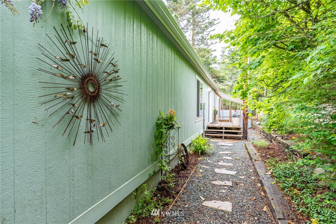 1428 North View Road Oak Harbor, WA 98277 - Photo 5 of 32 Gallery Image 5