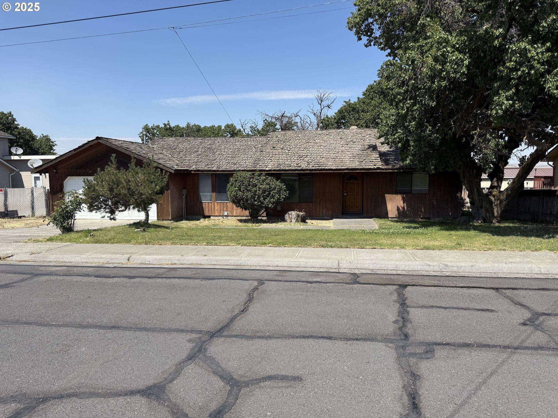 370 Monroe Street Umatilla, OR 97882 - Photo 1 of 5 a view of a house with a yard