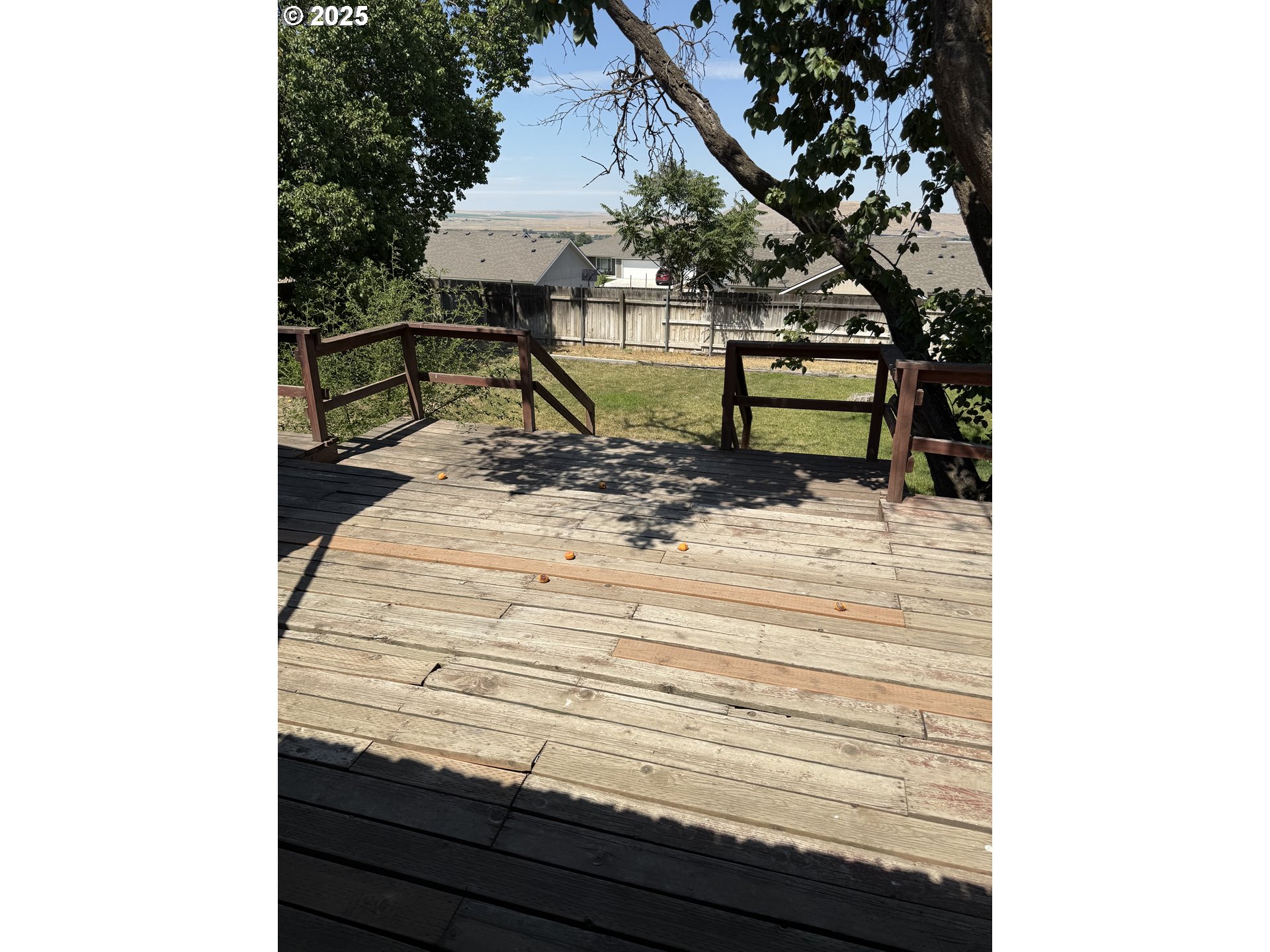 370 Monroe Street Umatilla, OR 97882 - Photo 3 of 5 a view of a bench in the roof