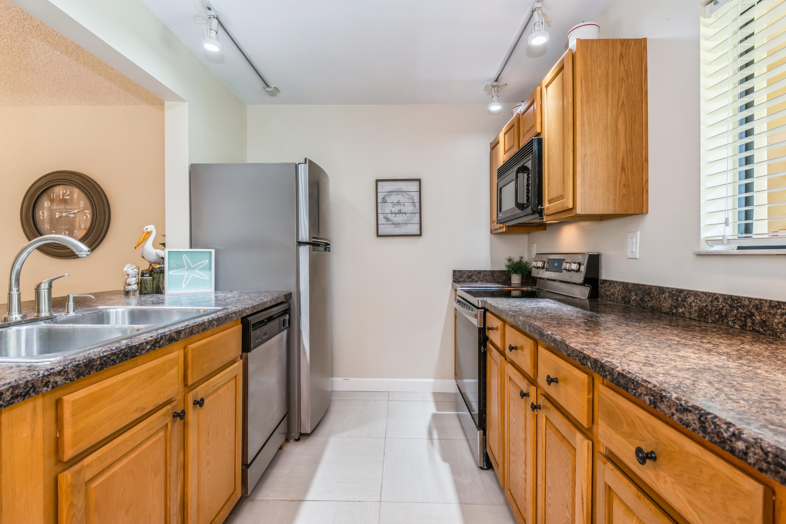 918 Southwest 9th St Circle, Unit 101 Boca Raton, FL 33486 - Photo 5 of 27 Kitchen