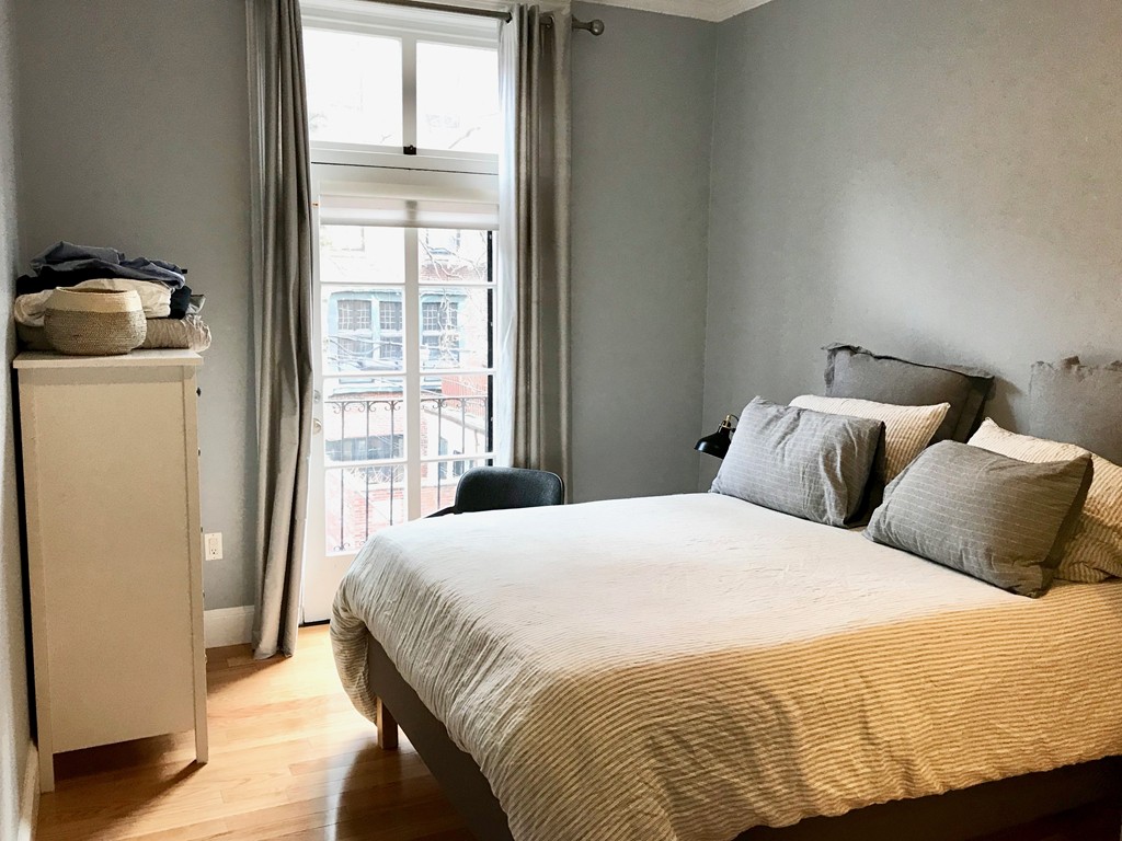 241 Beacon Street, Unit 3 Boston, MA 02116 - Photo 8 of 17 a bedroom with a bed and wooden floor