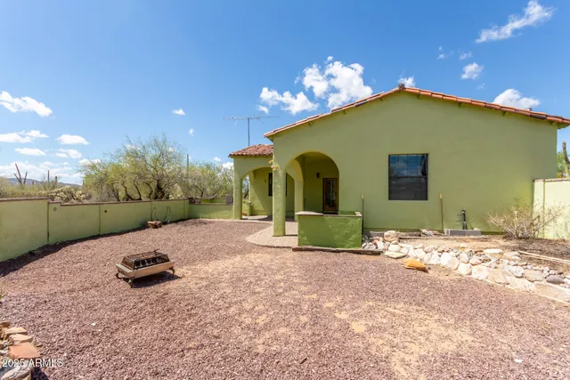 a view of a house with backyard and sitting area