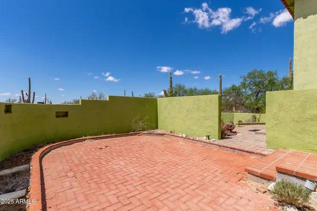a view of a water fountain