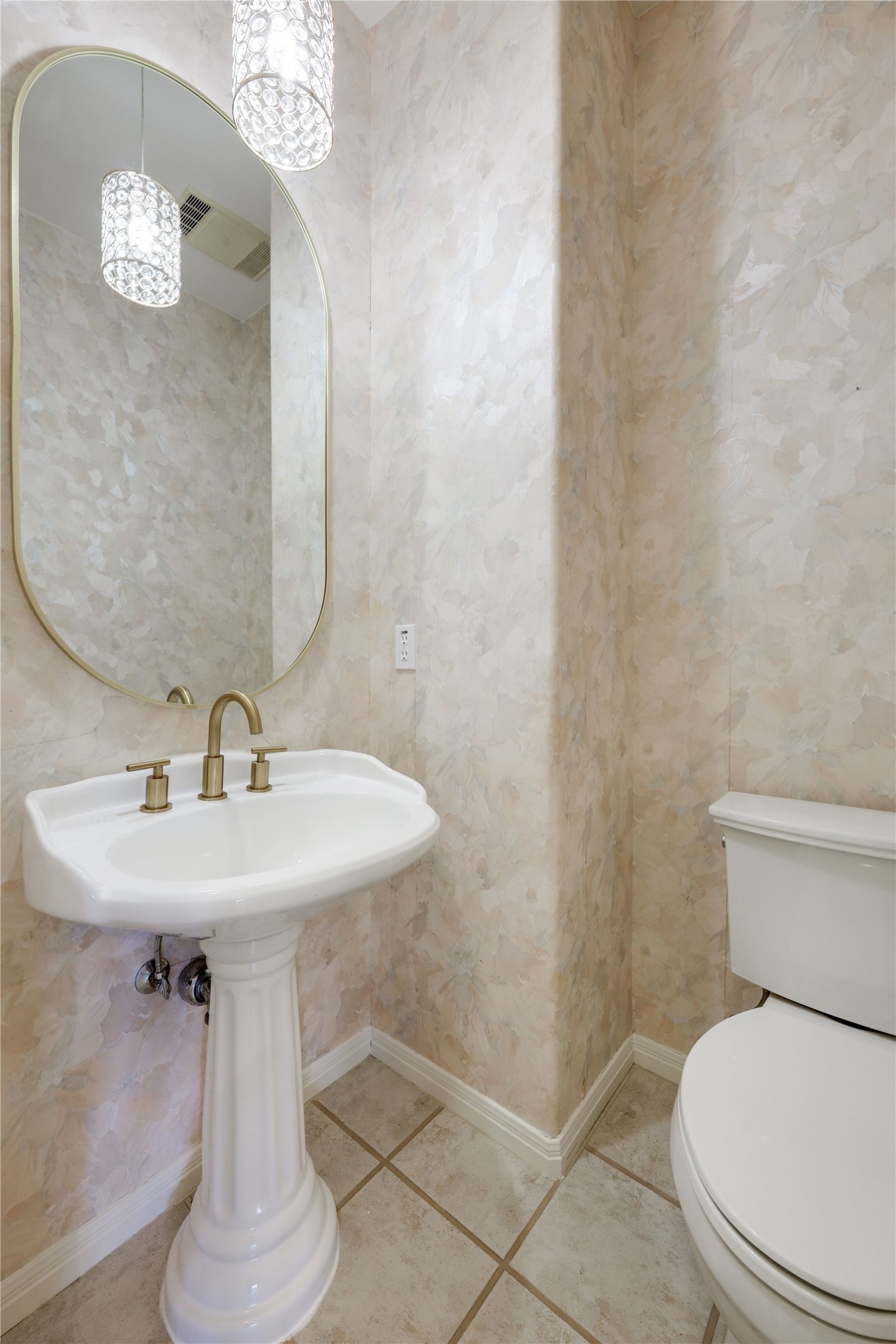 21604 Arrowhead Point Lago Vista, TX 78645 - Photo 38 of 40 Powder room off main living area.