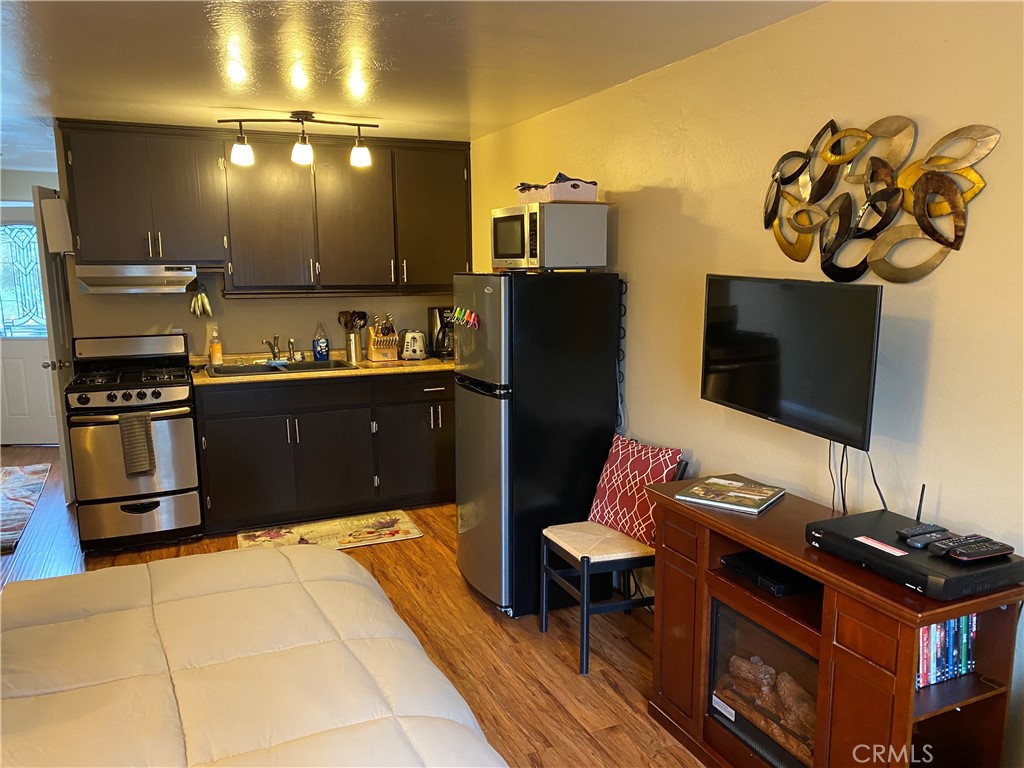46011 Sandia Creek Drive, Unit C Temecula, CA 92590 - Photo 4 of 16 a kitchen with granite countertop a stove and a refrigerator
