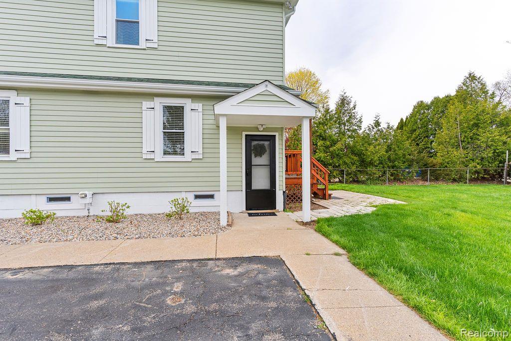1319 Rochester Road Leonard, MI 48367 - Photo 3 of 51