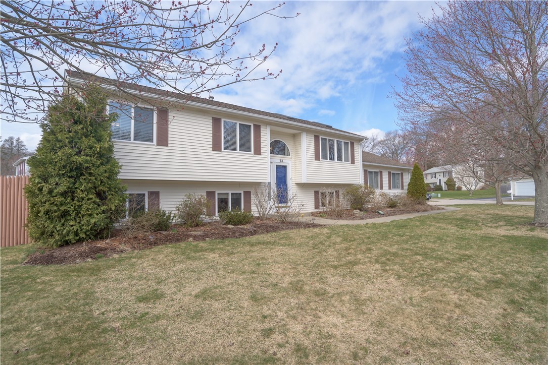 35 Remy Circle Warwick, RI 02886 - Photo 1 of 22