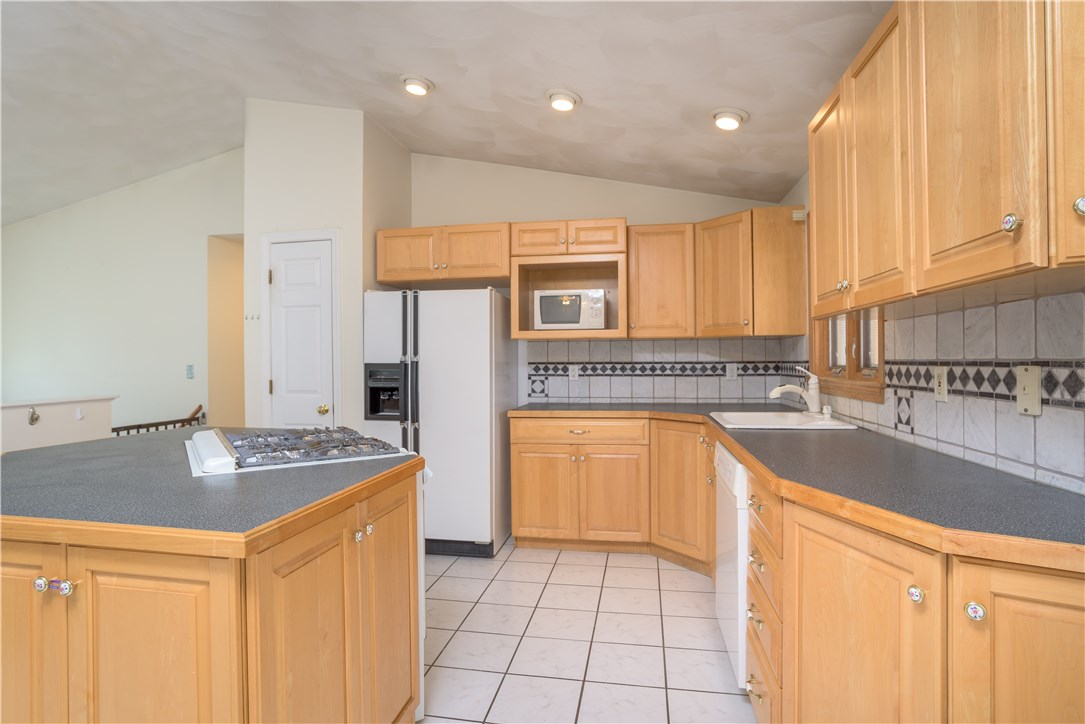 35 Remy Circle Warwick, RI 02886 - Photo 3 of 22