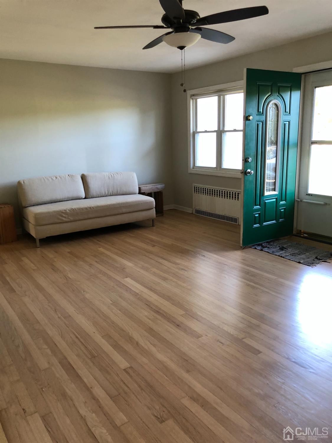918 River Road Piscataway, NJ 08854 - Photo 3 of 23 Large and bright living room.