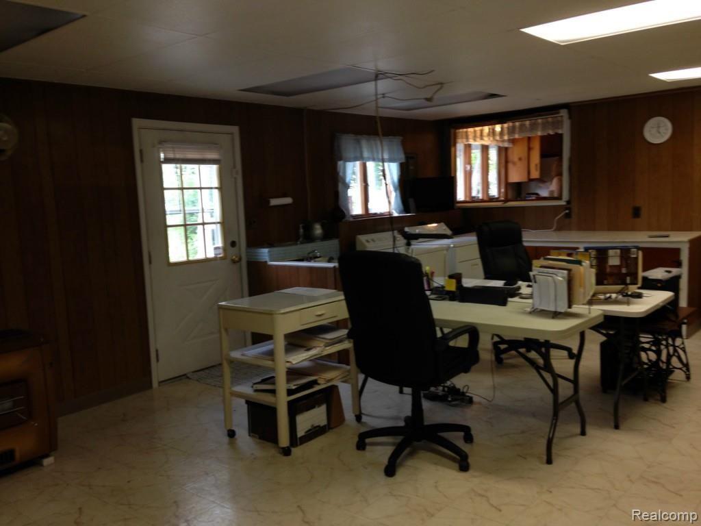 30490 Pennsylvania Road Romulus, MI 48174 - Photo 21 of 45 IMG_2067.jpg