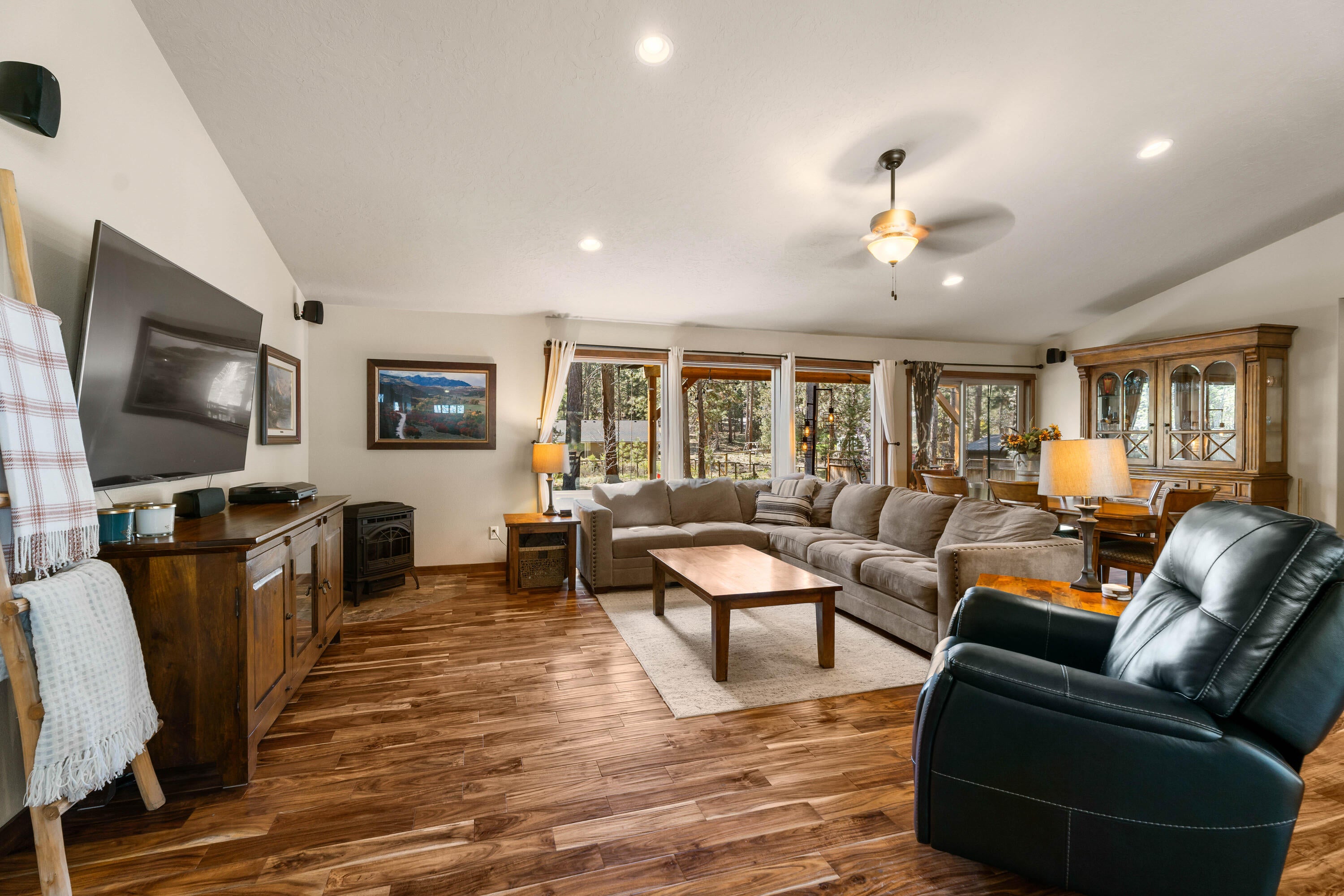 19041 Baker Road Bend, OR 97702 - Photo 8 of 45 18-Living Room