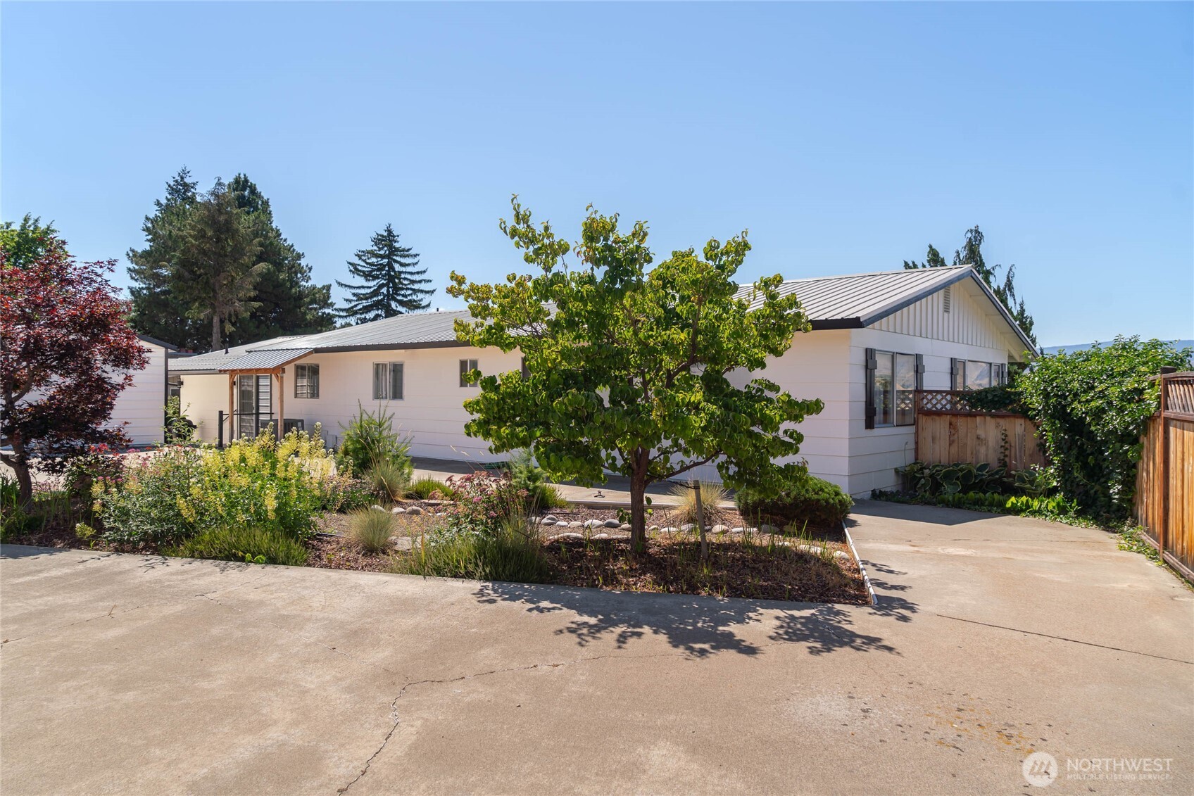 330 Sunnyslope Heights Road Wenatchee, WA 98801 - Photo 2 of 38
