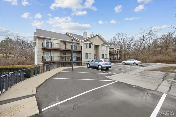 $219,900 | 4501 Eli Drive, Unit I, St. Louis, MO 63128