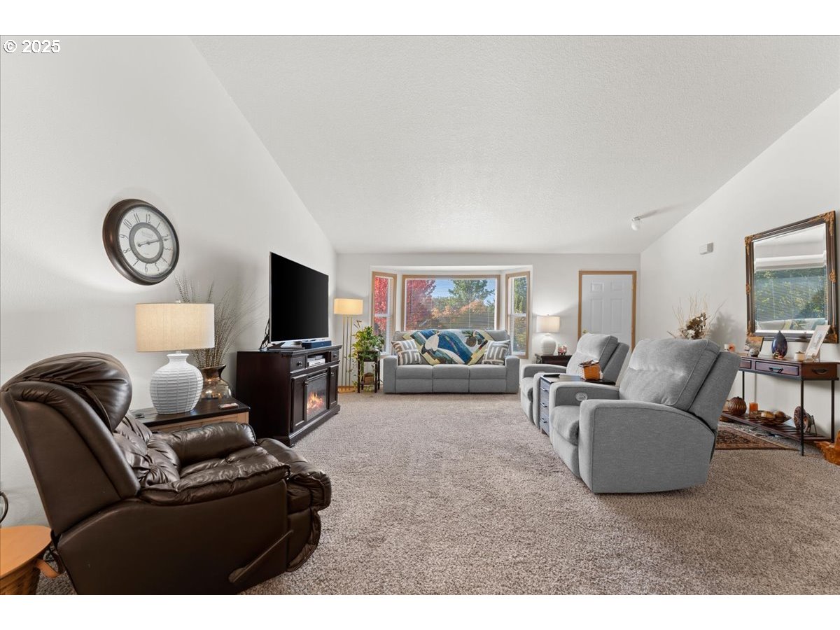 1532 Southeast Barn Owl Way Gresham, OR 97080 - Photo 5 of 33