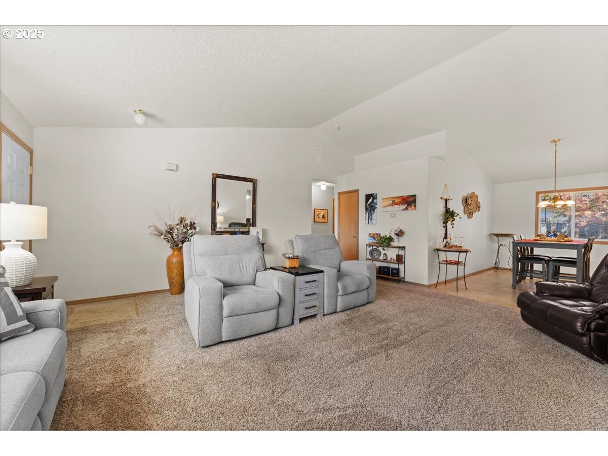 1532 Southeast Barn Owl Way Gresham, OR 97080 - Photo 6 of 33