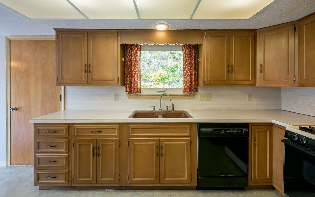 379 Cedar Brook Road Lynn, MA 01904 - Photo 12 of 24 Gallery Image 12