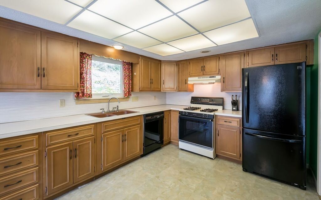 379 Cedar Brook Road Lynn, MA 01904 - Photo 10 of 24 Gallery Image 10