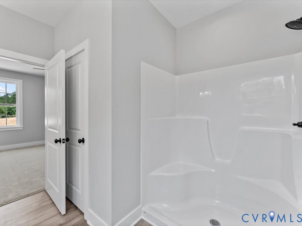 517 Frenchs Store Road Cumberland, VA 23040 - Photo 20 of 22 a bathroom with a bathtub