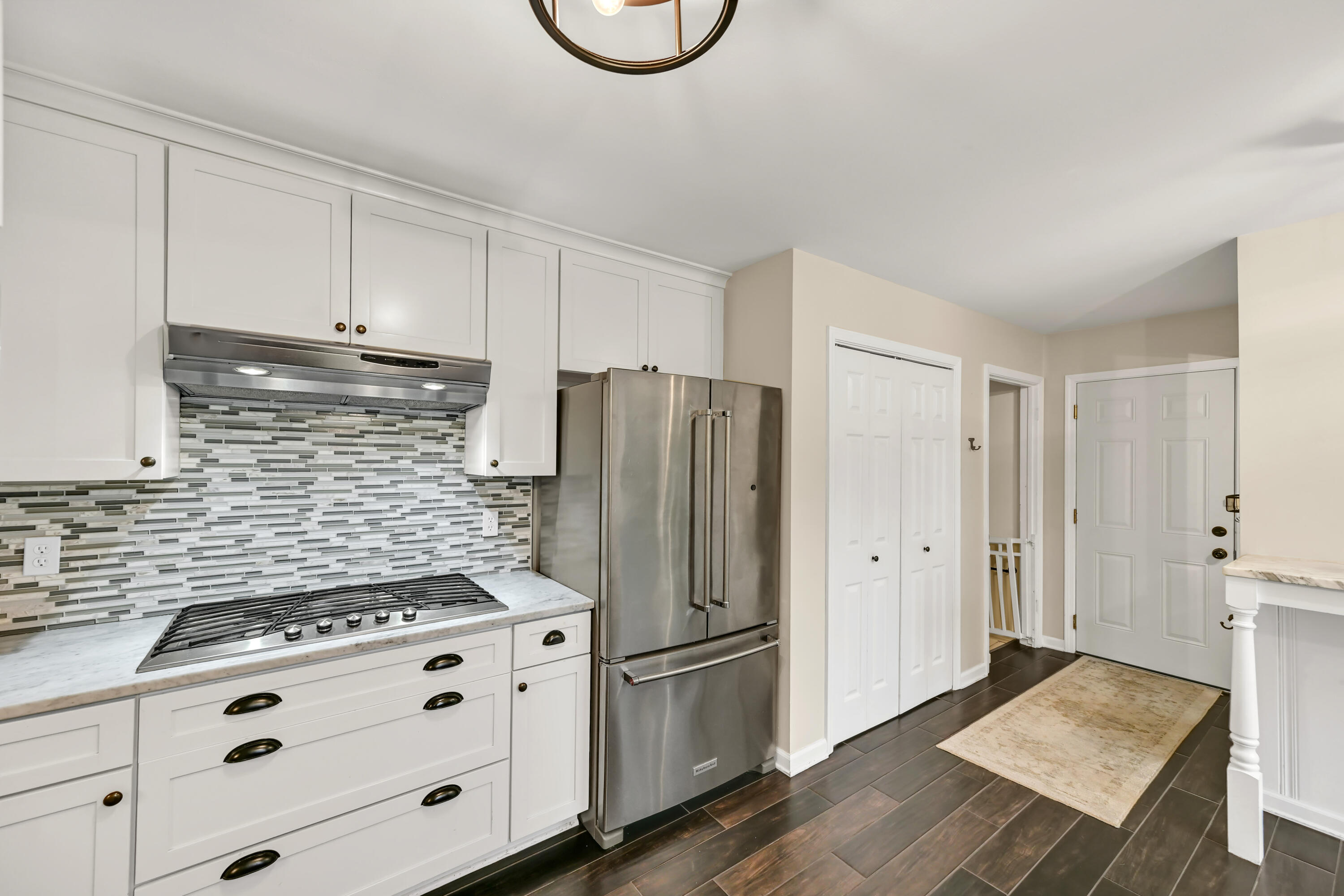 3035 Pilgrim Road Brookfield, WI 53005 - Photo 7 of 51 5 Burner Gas Cooktop w/Mosaic Tile