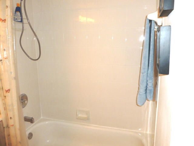 340 Northwest 67th Street, Unit 101 Boca Raton, FL 33487 - Photo 12 of 26 Second bathroom