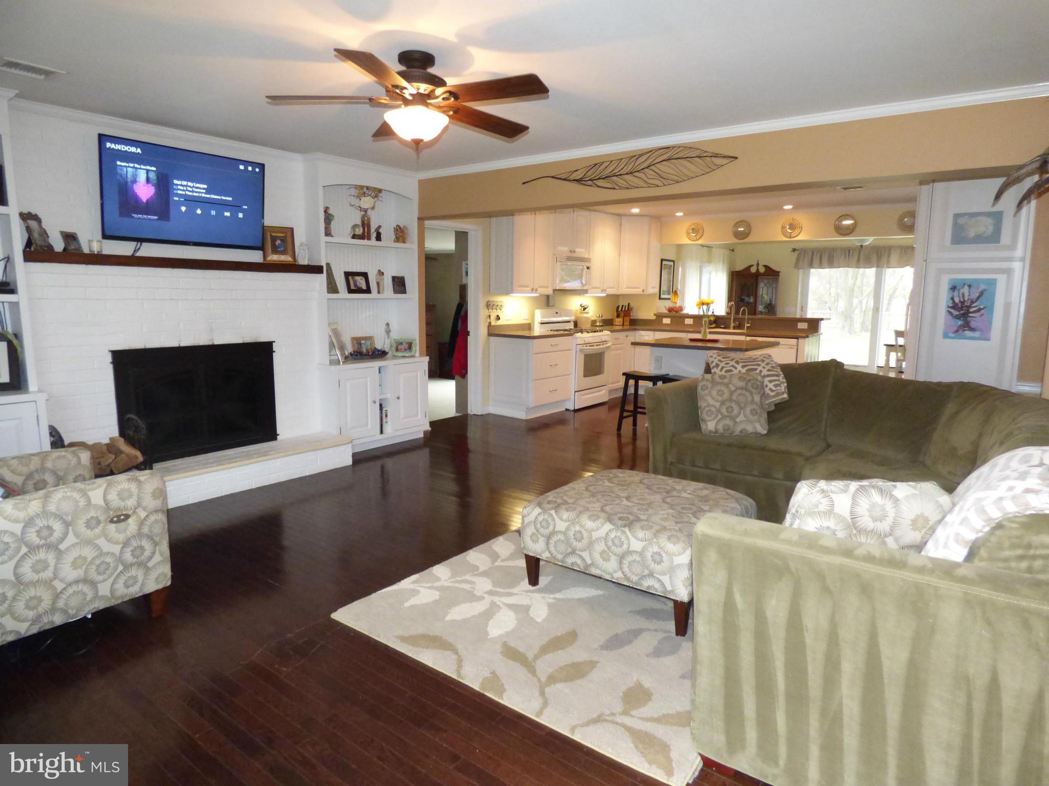 103 Pigpen Point Road Queenstown, MD 21658 - Photo 3 of 28 Living Room