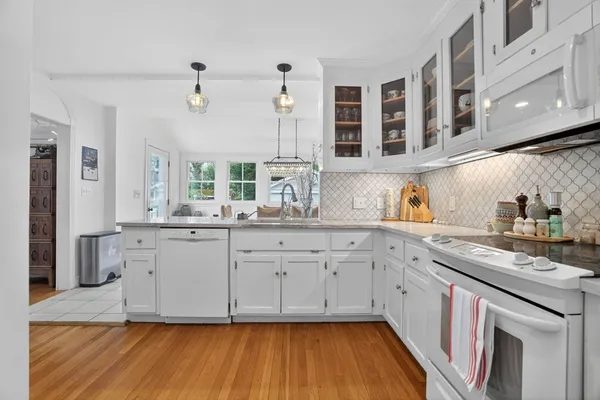 $1,325,000 | 642 Worcester Street, Wellesley, MA 02482