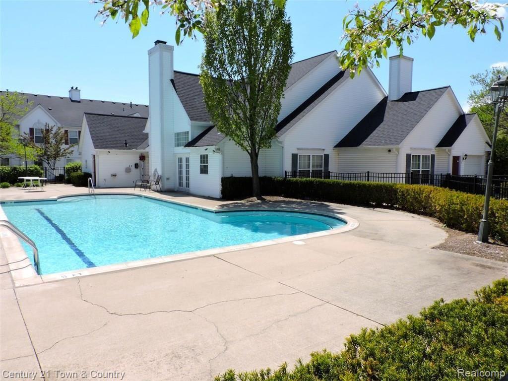 22216 Cape Cod Way, Unit 53 Farmington, MI 48336 - Photo 7 of 30 7.JPG