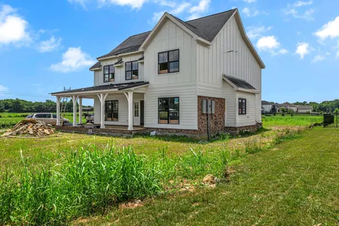 a view of a house with backyard and garden