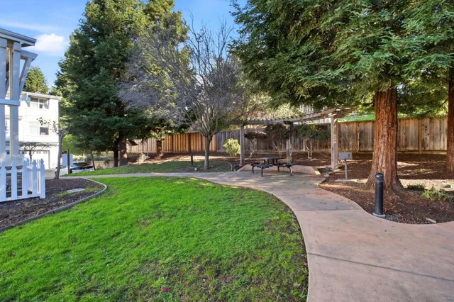 $925,000 | 26983 Hayward Boulevard, Hayward, CA 94542