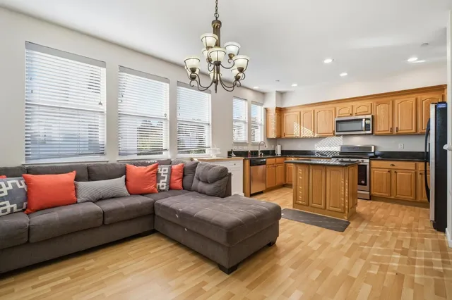 $925,000 | 26983 Hayward Boulevard, Hayward, CA 94542